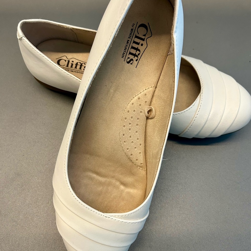 Women's White Flats | 8 1/2 wide